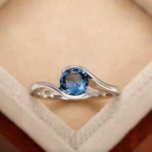 925 Sterling Silver Blue Topaz Ring Band Round Cut Ring